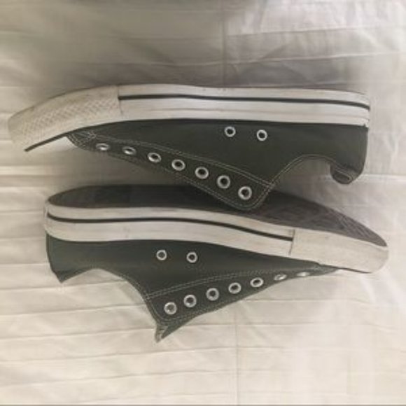 Converse All Stars Chuck Taylor - Low Top - Men 10, Women 12 - Picture 6 of 9